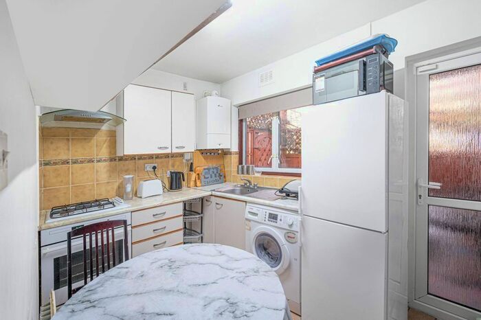 1 Bedroom Flat To Rent In Langford Road, Cockfosters, Barnet, EN4