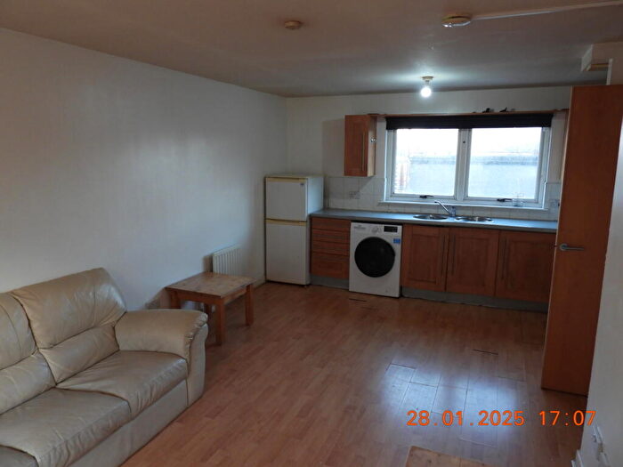 2 Bedroom Flat To Rent In Charlotte Street, Glasgow, G1