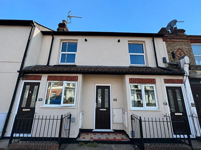 1 Bedroom Flat For Sale In Leavesden Road, Watford, WD24