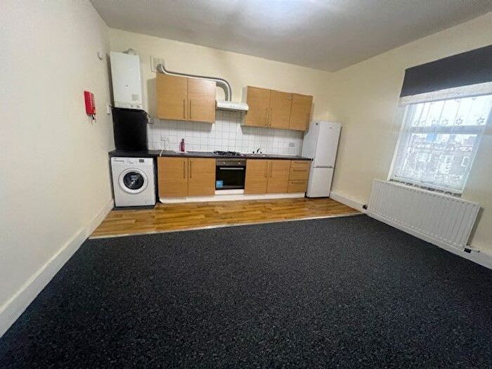 3 Bedroom Flat To Rent In New Barn Street, London, E13