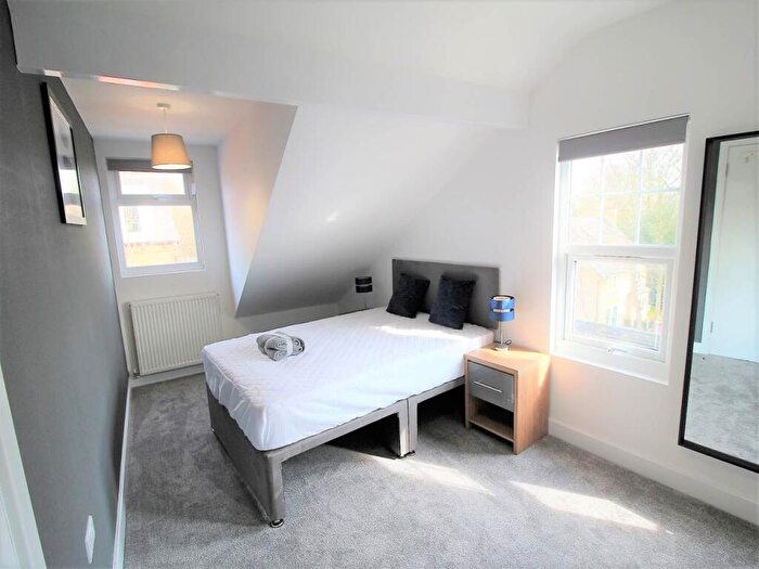 1 Bedroom Flat To Rent In Kirkstall Lane (room ), Headingley, Leeds, LS6