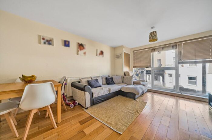 2 Bedroom Flat To Rent In Dartmouth Road, London, SE26