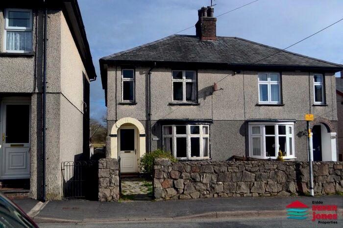 3 Bedroom Semi-Detached House For Sale In Chwilog, Pen Llyn Peninsula, LL53