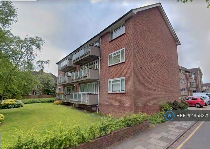2 Bedroom Flat To Rent In Alexandra Court, London, N14