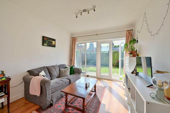 1 Bedroom Flat To Rent In Roehampton High Street, Roehampton, London, SW15