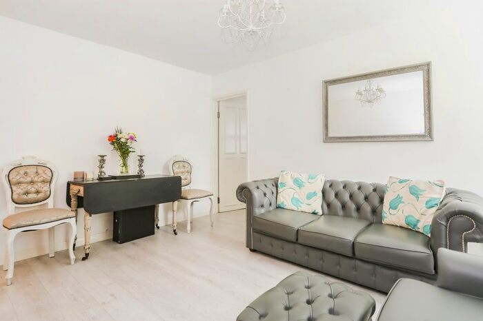 1 Bedroom Flat To Rent In Kidbrooke Grove, Blackheath, SE3