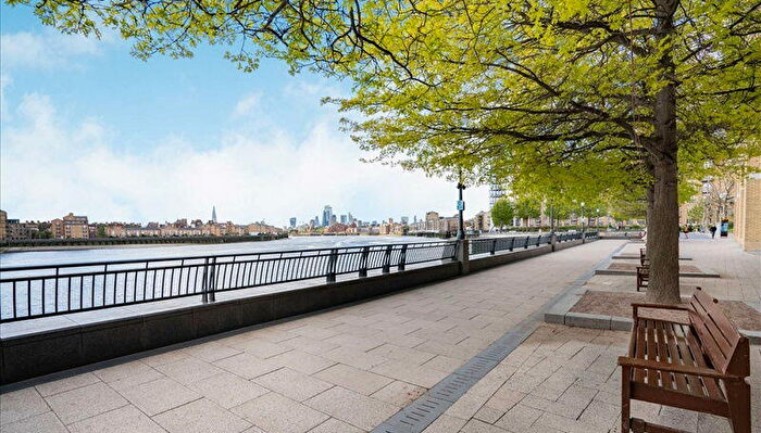 2 Bedroom Apartment To Rent In Canary Wharf, E14