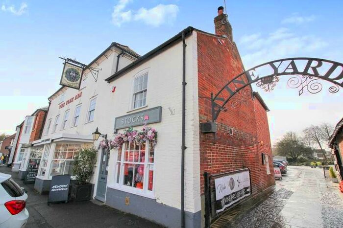 2 Bedroom Flat To Rent In High Street, Stockbridge, SO20