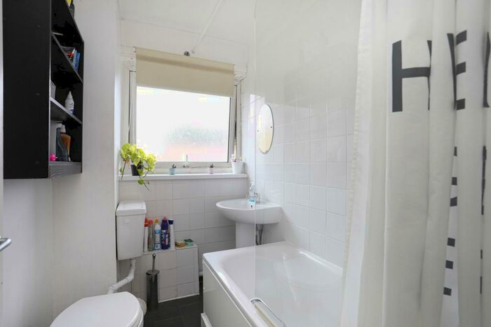 2 Bedroom Flat To Rent In Alfred Street, London, E3