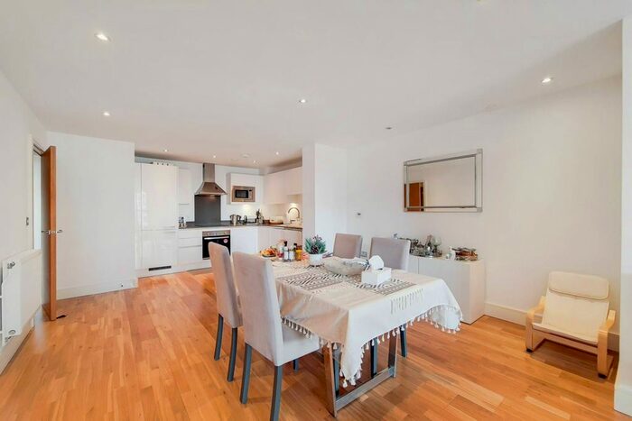 2 Bedroom Flat To Rent In Dowells Street, Greenwich, London, SE10