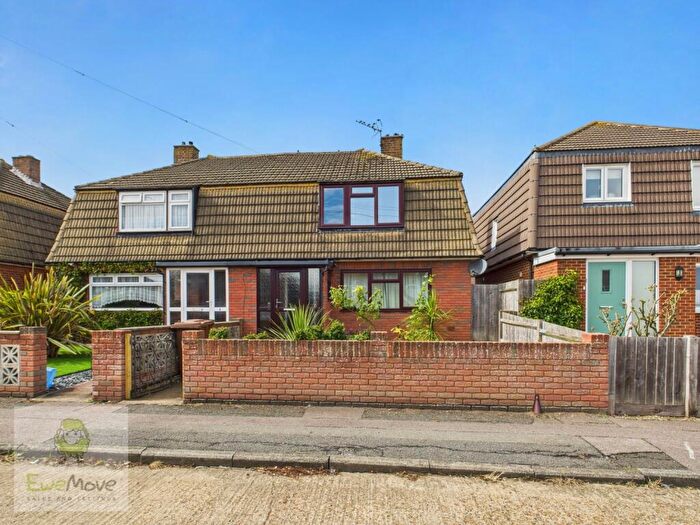 3 Bedroom Semi-Detached House For Sale In Trevale Road, Rochester, ME1