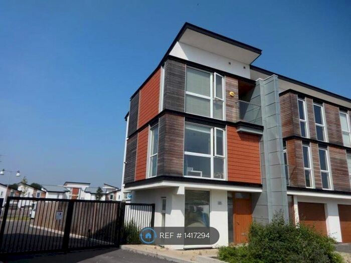 4 Bedroom Semi-Detached House To Rent In Stadium Drive, Manchester, M11