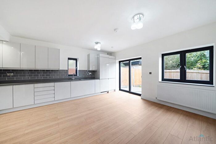 3 Bedroom End Of Terrace House To Rent In Main Avenue, Bush Hill Park, EN1