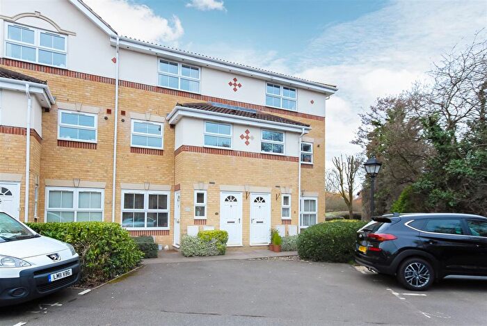 3 Bedroom Maisonette To Rent In Manor Court, Cippenham, SL1