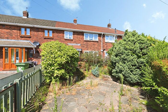 3 Bedroom Terraced House For Sale In Masefield Close, Bilston, WV14