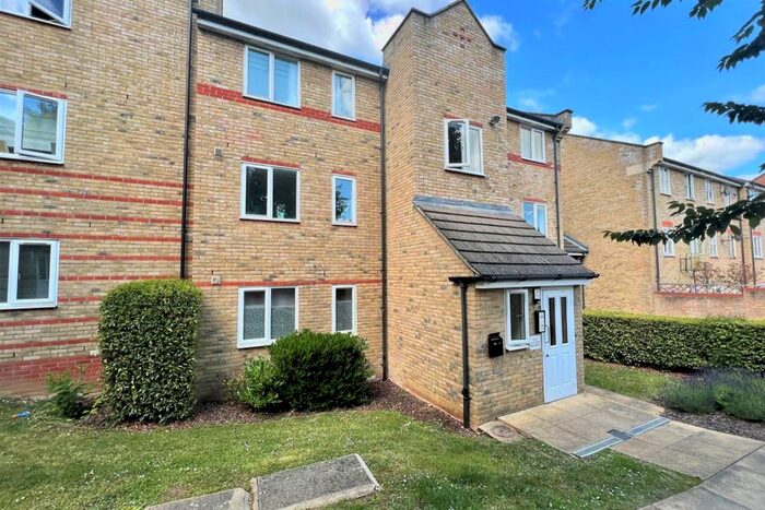 1 Bedroom Flat To Rent In Rookes Crescent, Chelmsford, CM1