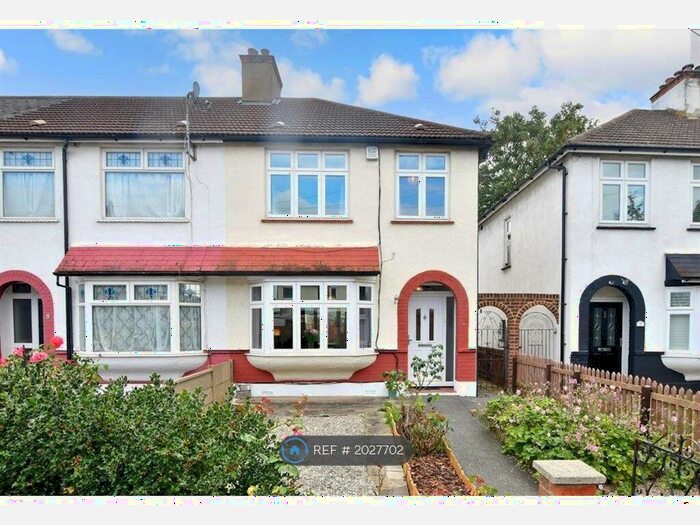 3 Bedroom End Of Terrace House To Rent In The Chase, Chadwell Heath, Romford, RM6