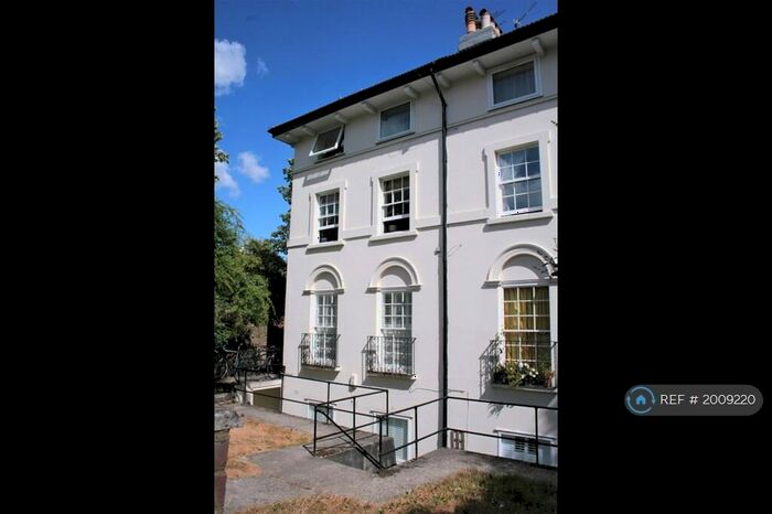 2 Bedroom Flat To Rent In Dartmouth Road, London, SE23