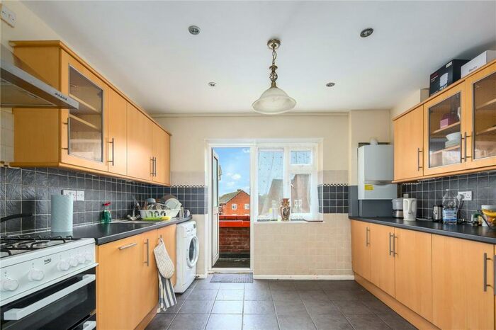 3 Bedroom Flat To Rent In Hermitage Walk, South Woodford, London, E18