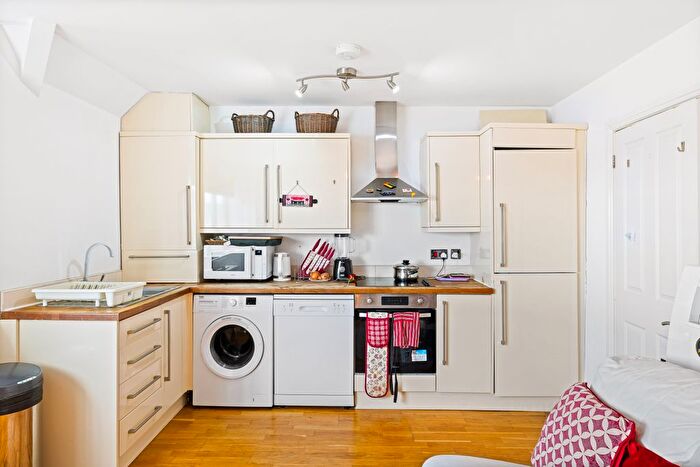 1 Bedroom Flat For Sale In Ref: Gk - Woodlands Road, Redhill, RH1