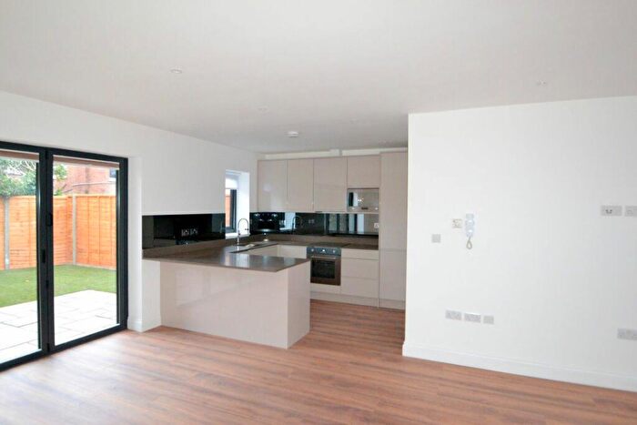 2 Bedroom Detached House To Rent In Newly Built Detached House In Gated Development, N2