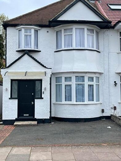 2 Bedroom Maisonette To Rent In Brook Avenue, Edgware, HA8