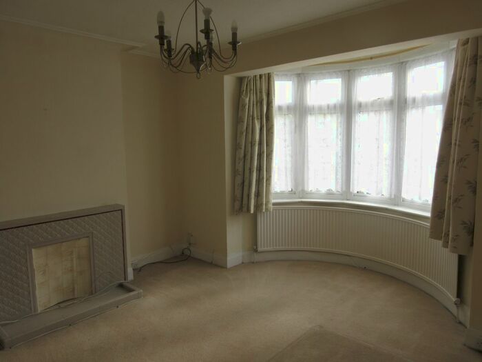 3 Bedroom Semi-Detached House To Rent In Peterborough Gardens, Ilford, IG1