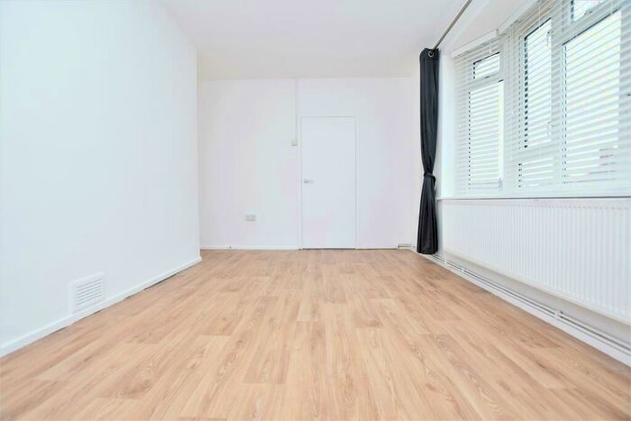 1 Bedroom Flat To Rent In Hepworth Gardens, Barking, IG11