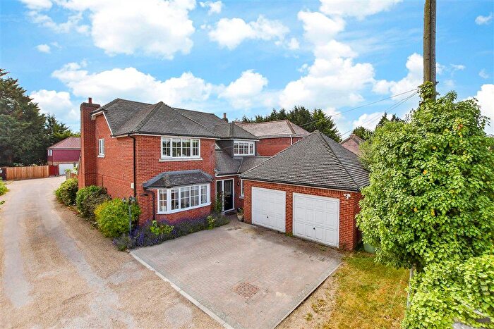 4 Bedroom Detached House For Sale In London Road, West Kingsdown, Kent, TN15