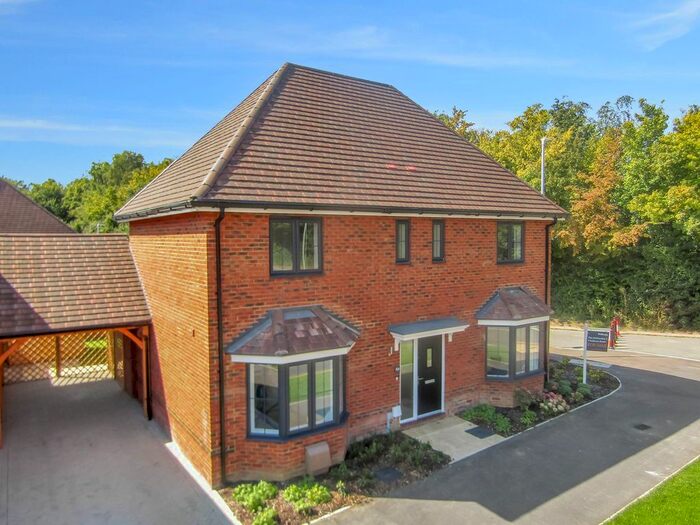 4 Bedroom Detached House For Sale In Honeysuckle Avenue, Willesborough, TN24