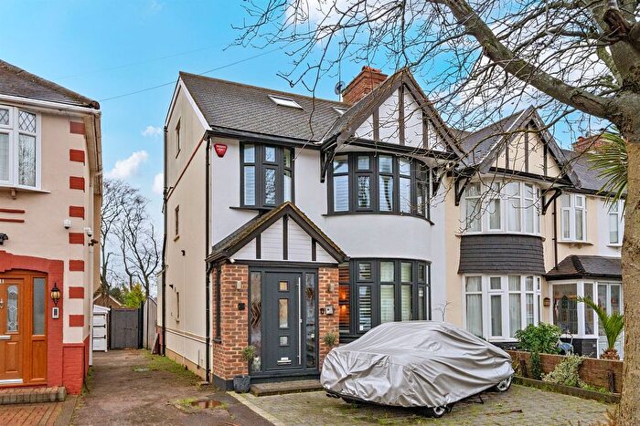 4 Bedroom Semi-Detached House For Sale In Manor Drive, London, N20