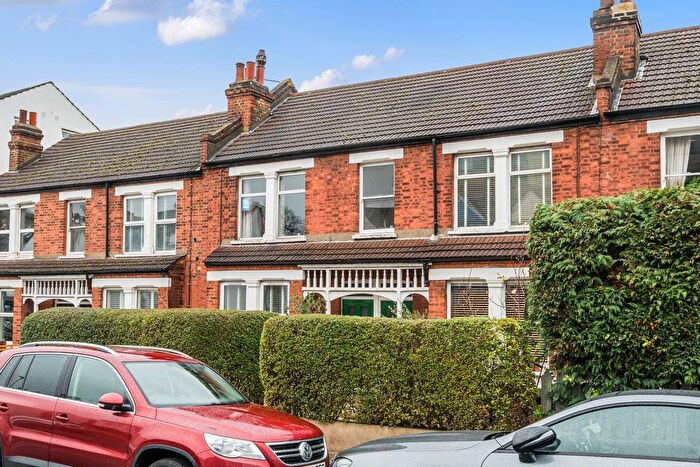 2 Bedroom Flat For Sale In Martell Road, London, SE21