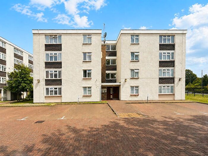 2 Bedroom Flat To Rent In Convent Way, Southall, UB2