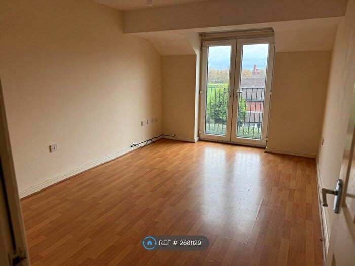 2 Bedroom Flat To Rent In High Street, Walsall, WS3