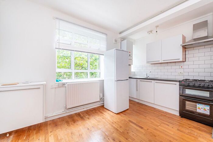 1 Bedroom Flat To Rent In White City Estate, Shepherd's Bush, London, W12