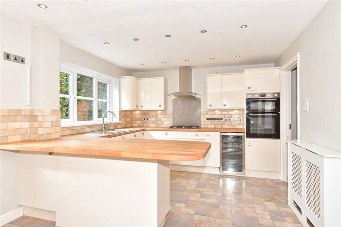 4 Bedroom Detached House For Sale In Nursery Gardens, Broadstairs, Kent, CT10