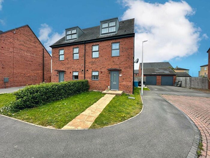 4 Bedroom Semi-Detached House To Rent In Larkin Lane, Kingswood, Hull, East Riding Of Yorkshi, HU7