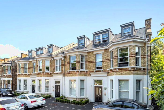 2 Bedroom Flat To Rent In The Avenue, Surbiton, KT5