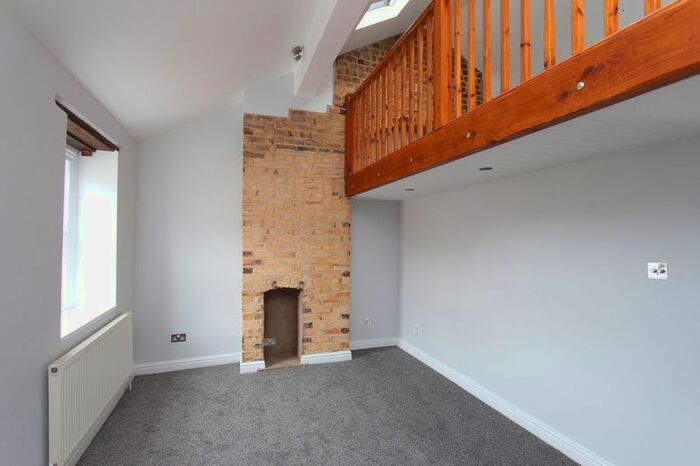 2 Bedroom Flat To Rent In Wharf Road, Stamford PE9