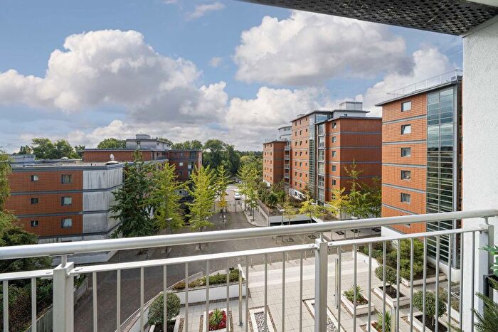 2 Bedroom Flat For Sale In Holland Gardens, Brentford, TW8