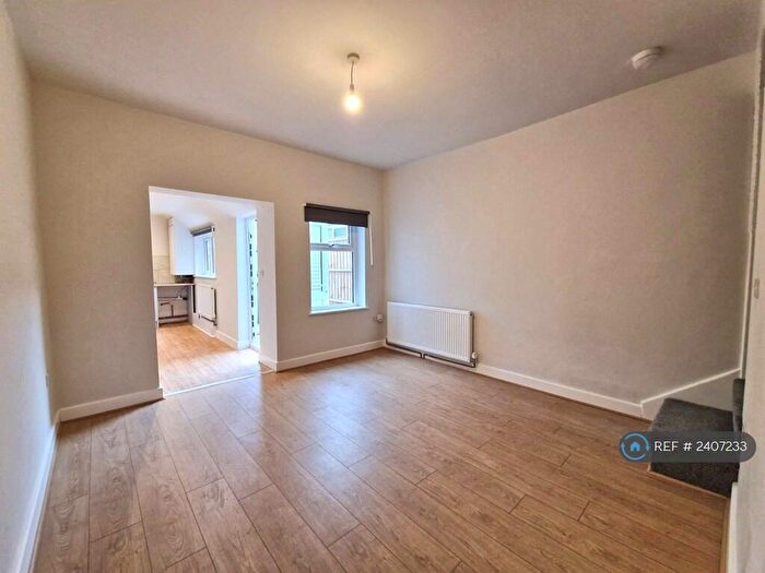 4 Bedroom Terraced House To Rent In Cross Street, Kettlebrook, Tamworth, B77