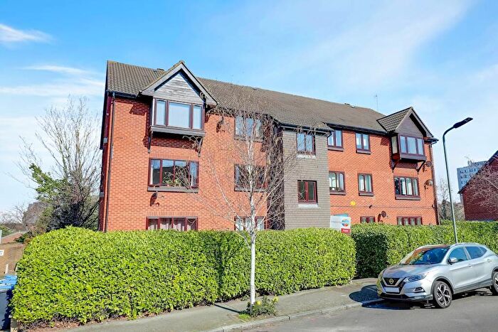 2 Bedroom Flat For Sale In Melvin Road, Penge, London, SE20