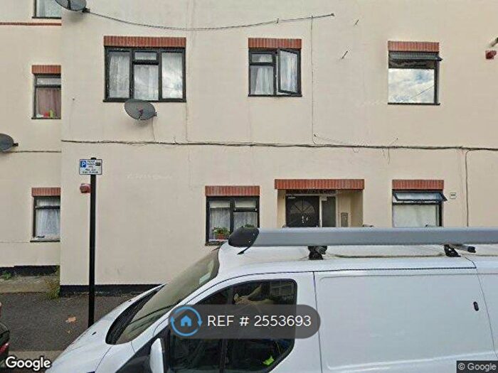 2 Bedroom Flat To Rent In Claremont Close, London, E16