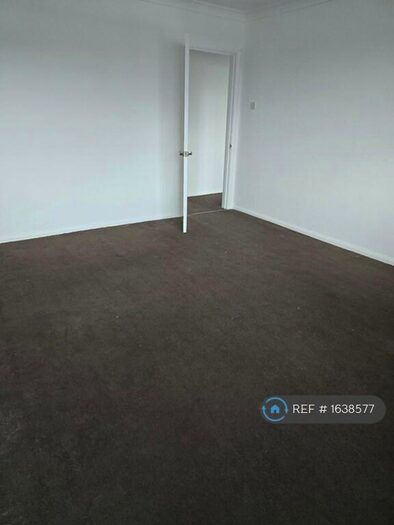 2 Bedroom Flat To Rent In Limpsfield Road, Warlingham, CR6