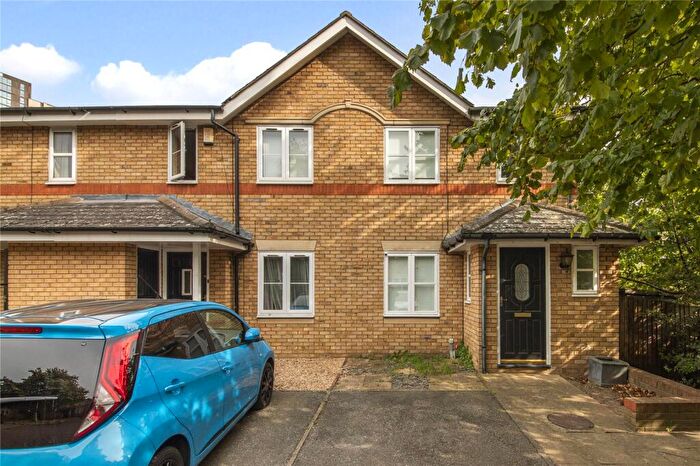 2 Bedroom End Of Terrace House To Rent In Milligan Street, Poplar, E14