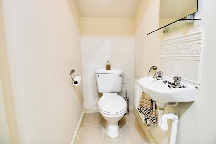 3 Bedroom End Of Terrace House For Sale In Brindles Close, Buckingham, MK18