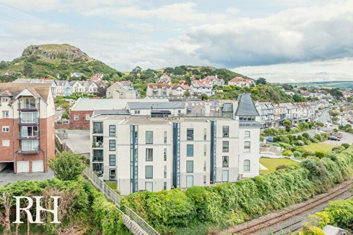 2 Bedroom Flat To Rent In Station Road, LL31