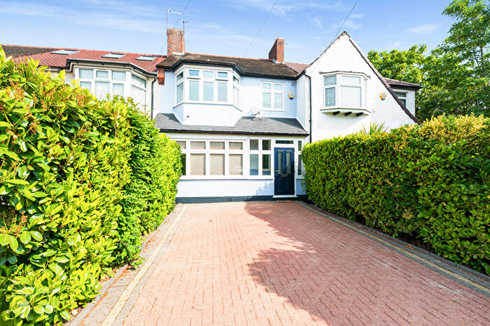 3 Bedroom Terraced House For Sale In Maycross Avenue, Morden, SM4