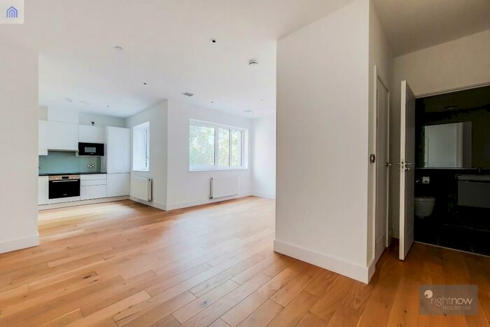 1 Bedroom Flat To Rent In Saffron Central Square, Croydon, Surrey, CR0