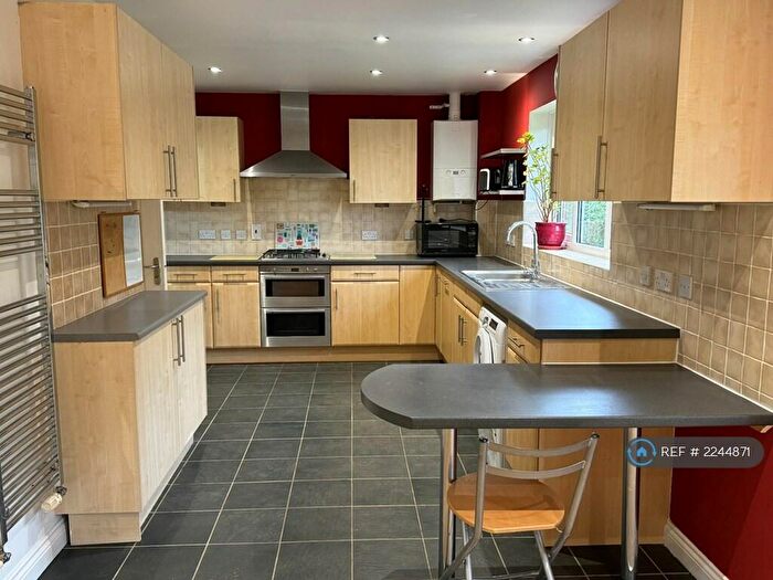 3 Bedroom Flat To Rent In Darwin Close, Medbourne, Milton Keynes, MK5